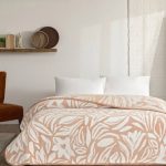 Taç Alina Çift Kişilik Battaniye: Pudra Zarafeti ve Yumuşacık Çiçeksi Dokunuş