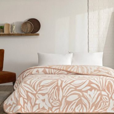 Taç Alina Çift Kişilik Battaniye: Pudra Zarafeti ve Yumuşacık Çiçeksi Dokunuş