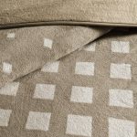 Taç Noa Çift Kişilik Battaniye: Yatak Odasında Vizon Şıklığı ve Yumuşak Doku - Görsel 2